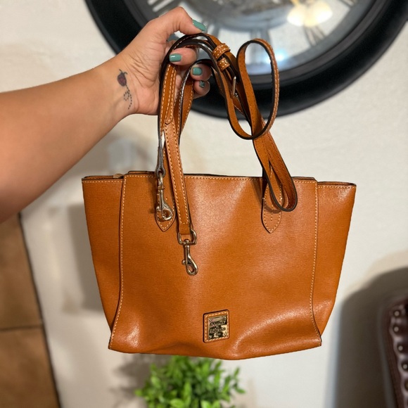 Dooney and Bourke satchel - Picture 6 of 6